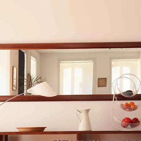 Апартаменти Largo House *